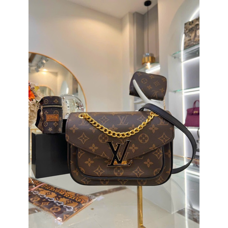 Túi Xách LV Khoá Đen  -  By Anh Dinh Phuong