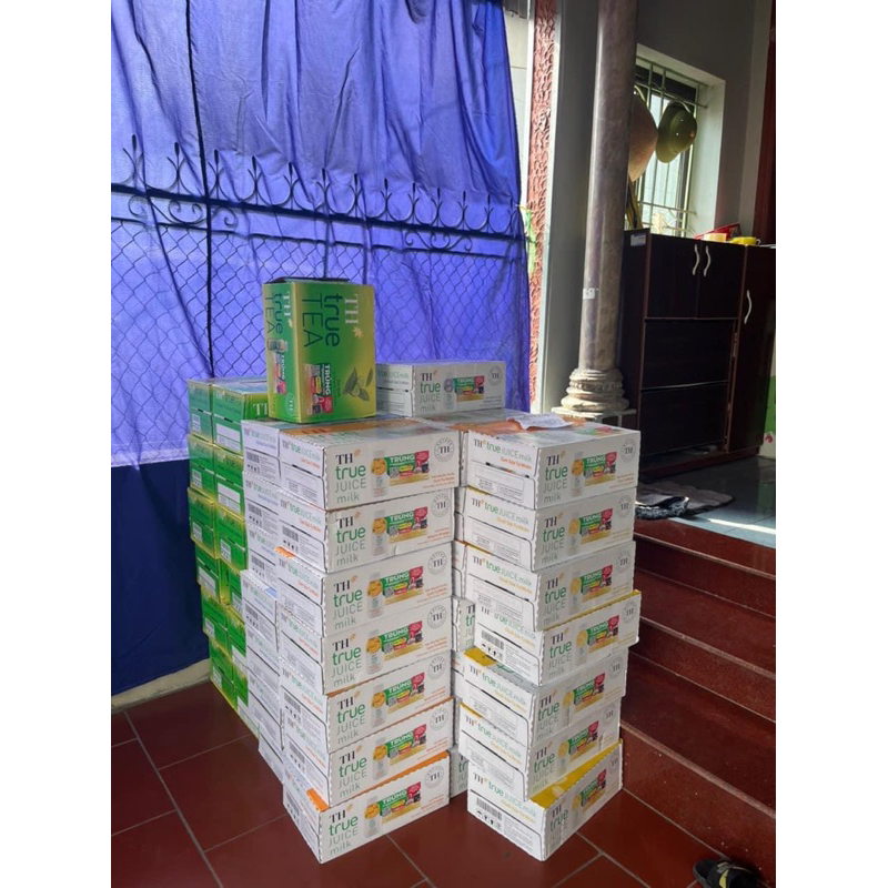 1 LỐC 6 CHAI SỮA TRÁI CÂY UỐNG TH TRUE JIUCE