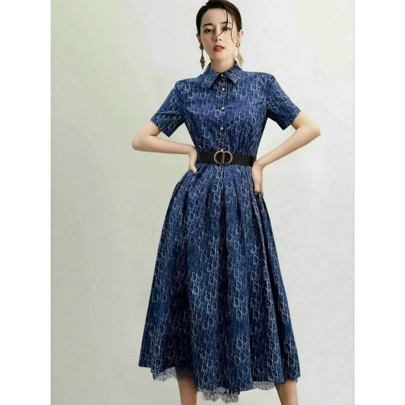 Hàng nhập - Đầm jean dáng xòe in logo viền chân ren, váy bò tay ngắn mịn mát cổ peter