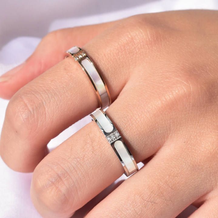 Nhẫn cặp đôi Gucci -Nhẫn titan đính xà cừ -Không gỉ ,không phai màu Full box cao cấp-Khắc tên theo yêu cầu