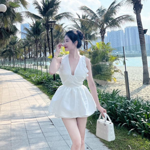 Set đồ tap ta nữ sang chảnh áo cổ yếm thắt nơ sau dáng peplum phối quần short đùi thời trang dạo phố sang chảnh LEVAN