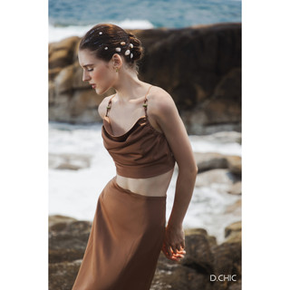 Áo 2 dây cổ đổ hở lưng D.CHIC MS: 1821986