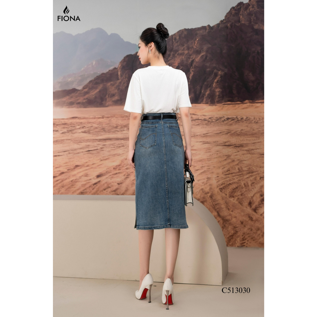 Áo thun nữ FIONA thiết kế áo cotton dáng suông cổ tròn họa tiết túi kèm chữ trẻ trung C513030