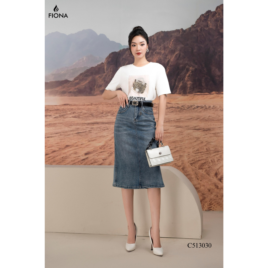 Áo thun nữ FIONA thiết kế áo cotton dáng suông cổ tròn họa tiết túi kèm chữ trẻ trung C513030