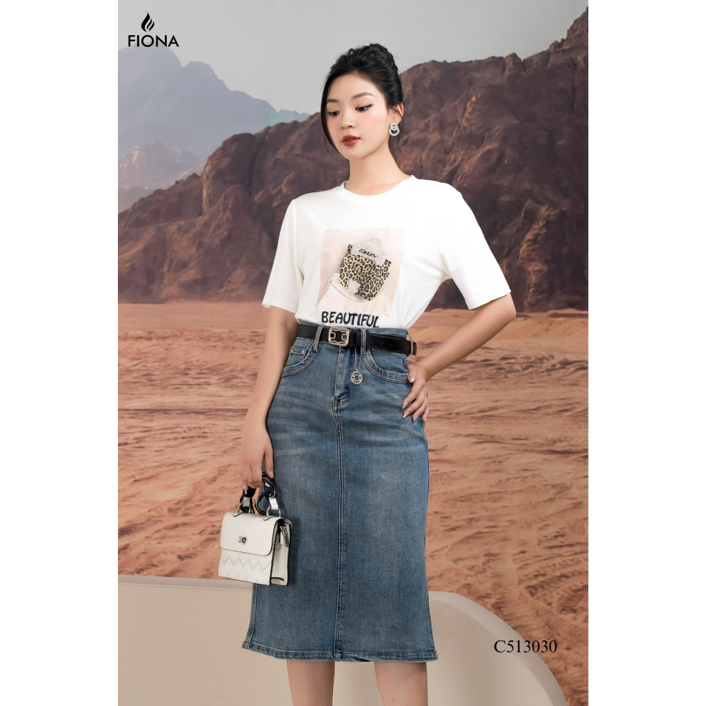 Áo thun nữ FIONA thiết kế áo cotton dáng suông cổ tròn họa tiết túi kèm chữ trẻ trung C513030