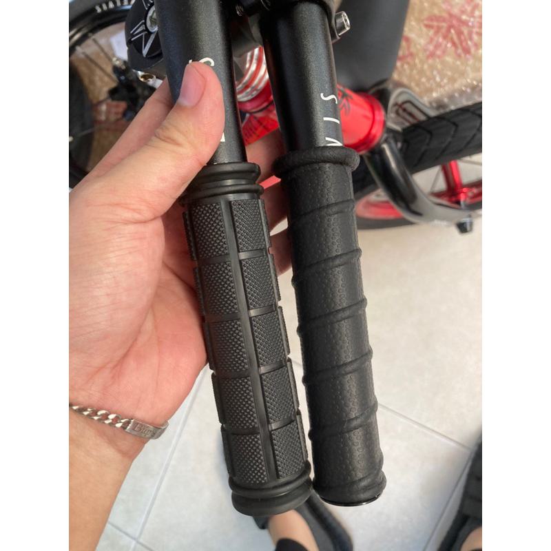 Bọc tay lái dạng rút cho xe thăng bằng