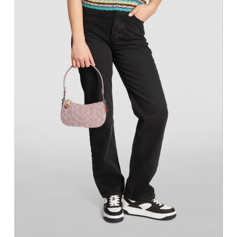 ✨✨Swinger 20 In Signature Denim✨Dáng túi kẹp nách đơn giản sang trọng