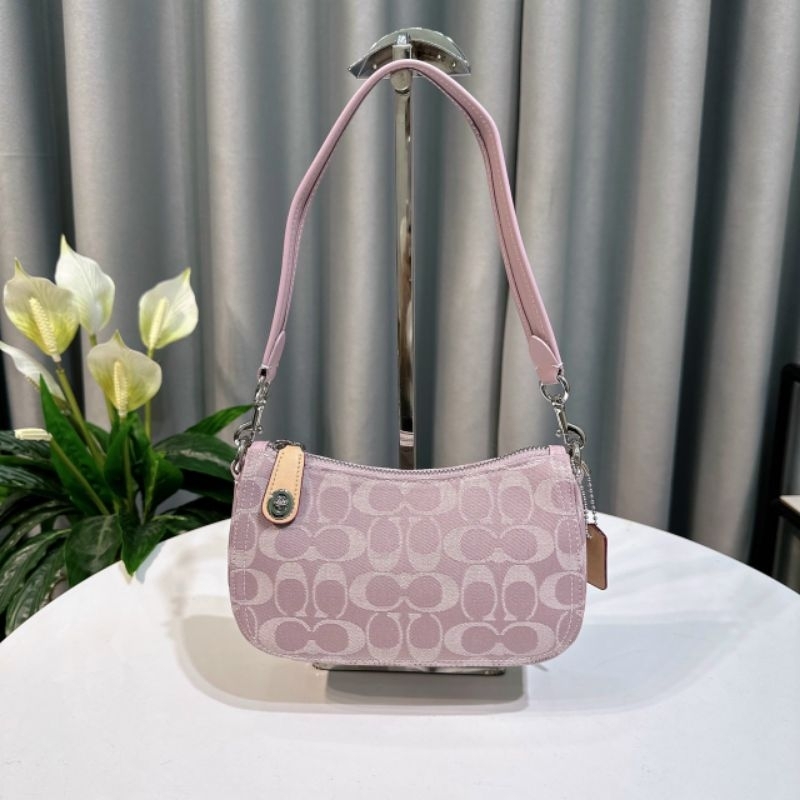 ✨✨Swinger 20 In Signature Denim✨Dáng túi kẹp nách đơn giản sang trọng