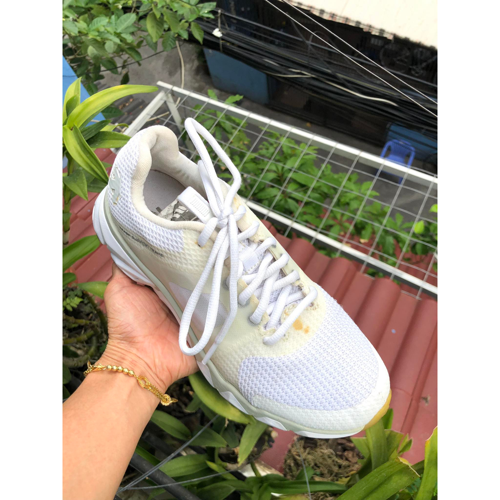 Đôi giày thể thao hiệu Descente chính hãng, đã qua sử dụng