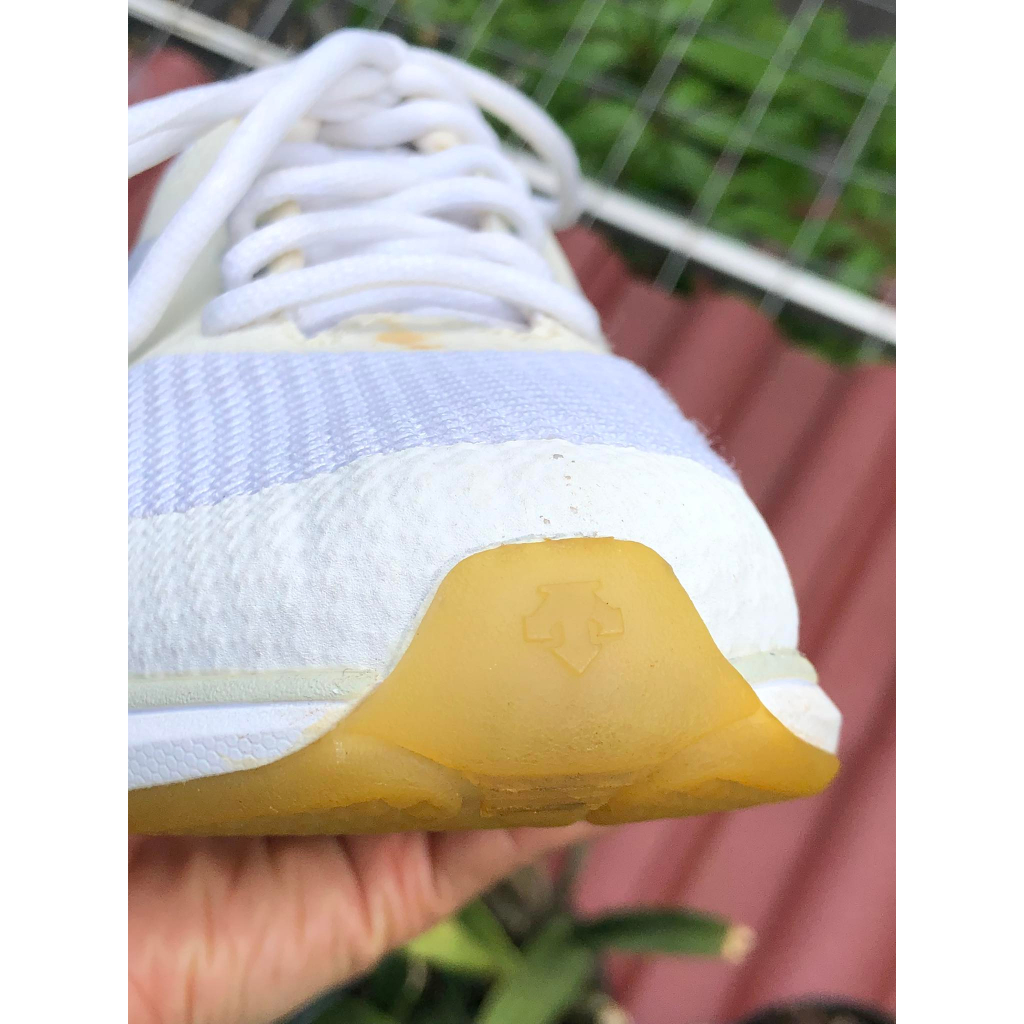 Đôi giày thể thao hiệu Descente chính hãng, đã qua sử dụng