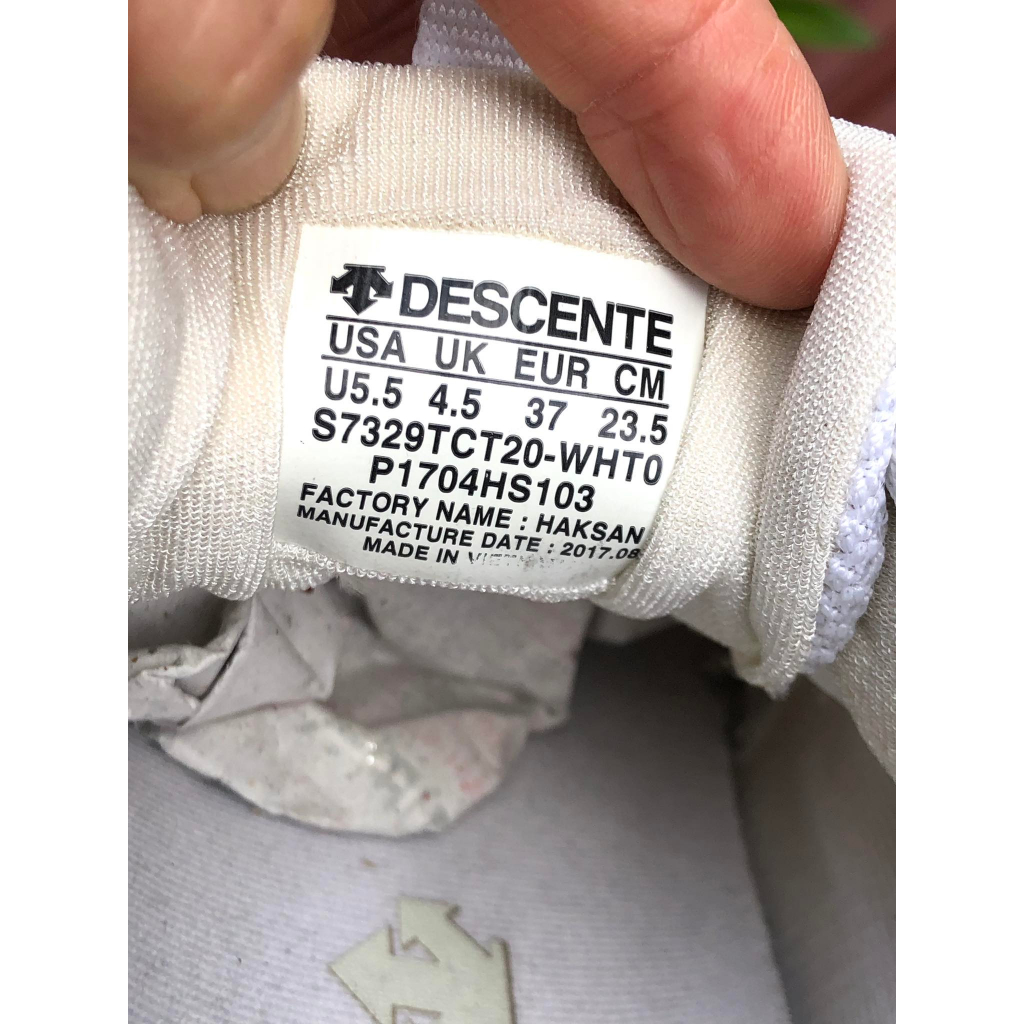 Đôi giày thể thao hiệu Descente chính hãng, đã qua sử dụng