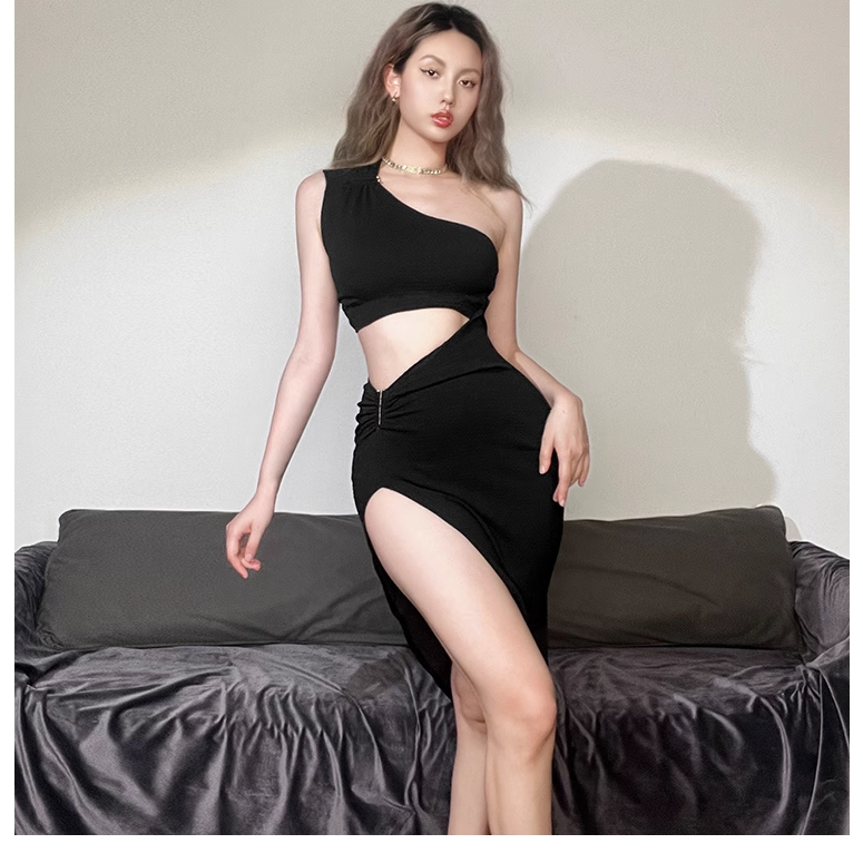 Đầm dáng ôm lệch vai midi Emilyshop