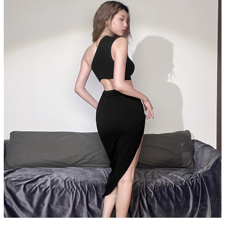 Đầm dáng ôm lệch vai midi Emilyshop