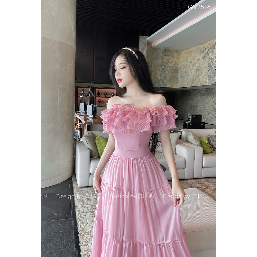 Váy hồng trễ vai thiết kế dáng dài maxi đi biển phối bèo dập ly thương hiệu Giian - VA0078HK