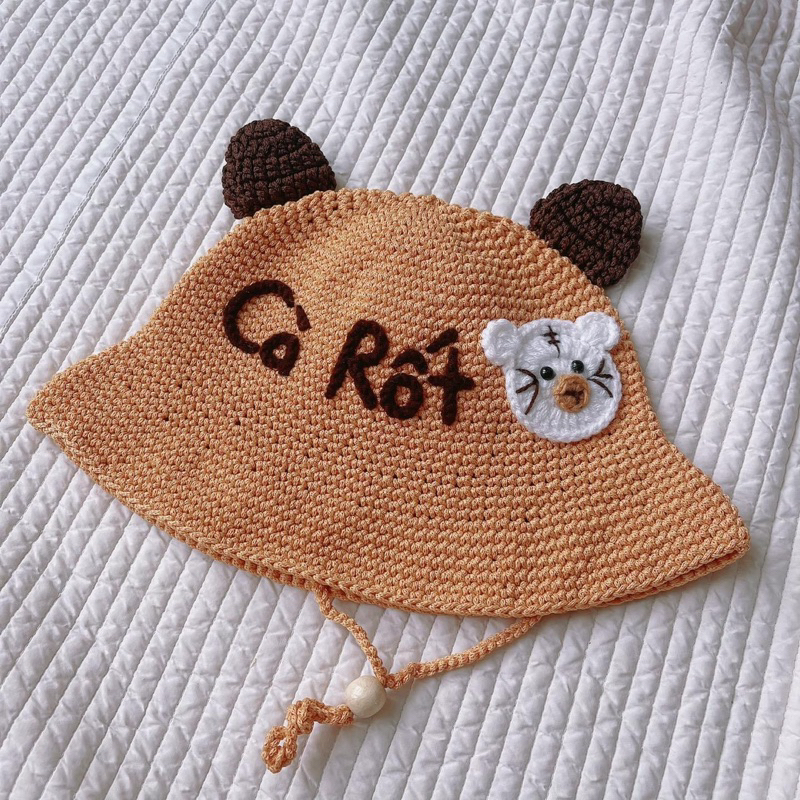 Mũ handmade thêu tên của bé yêu