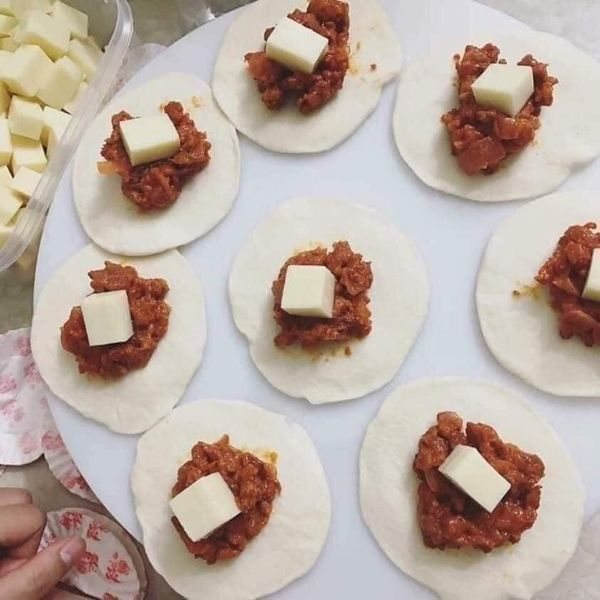 BÁNH BAO SINGAPORE NHÂN XÁ XÍU PHOMAI KÉO SỢI - BÁNH BAO PHÔ MAI ( HỘP 6 CÁI )