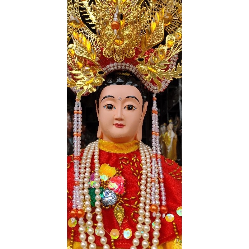 Tượng Đức Chúa Xứ Thánh Mẫu cao 55 cm, kèm áo mão, và chuỗi.