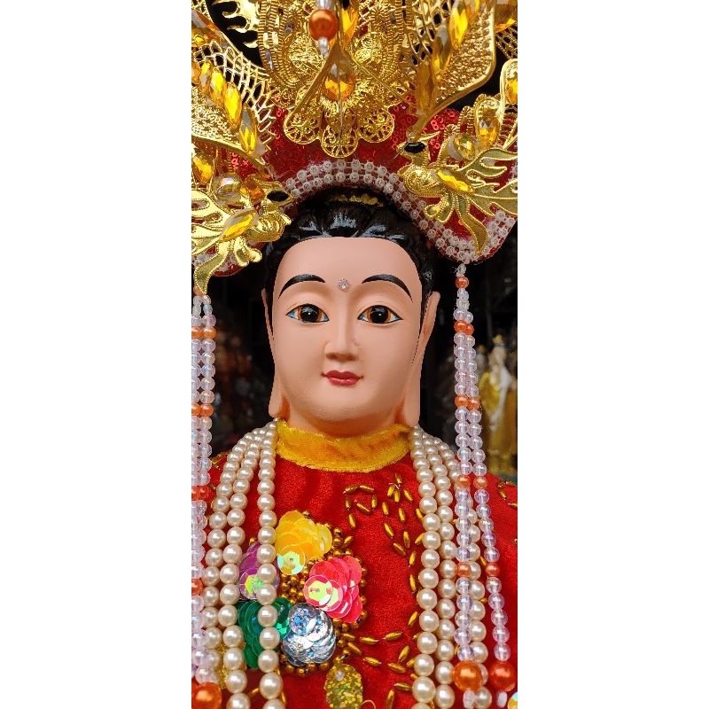 Tượng Đức Chúa Xứ Thánh Mẫu cao 55 cm, kèm áo mão, và chuỗi.