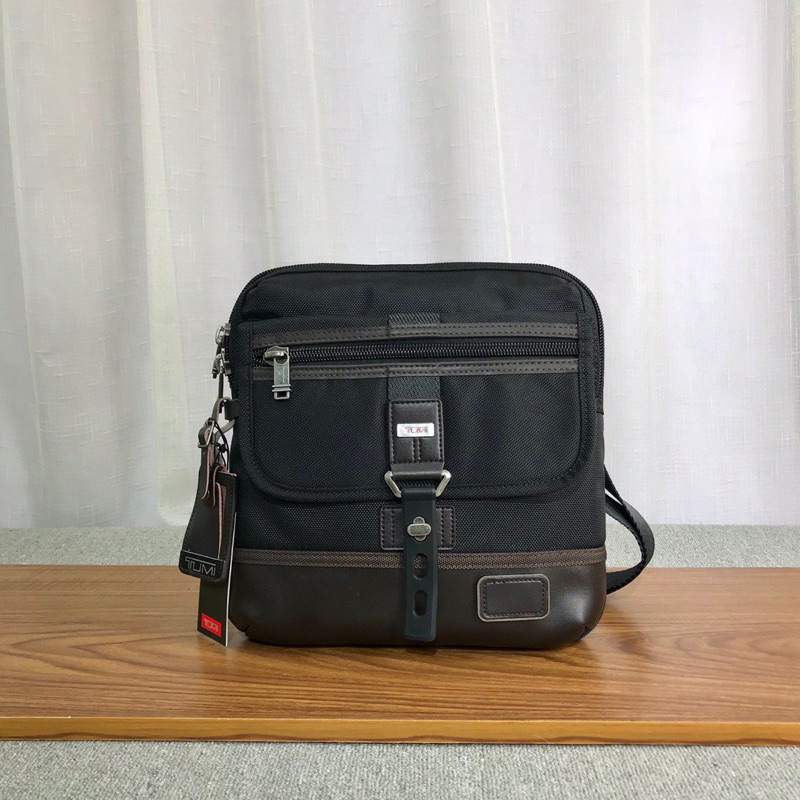 Túi Tumi đeo chéo