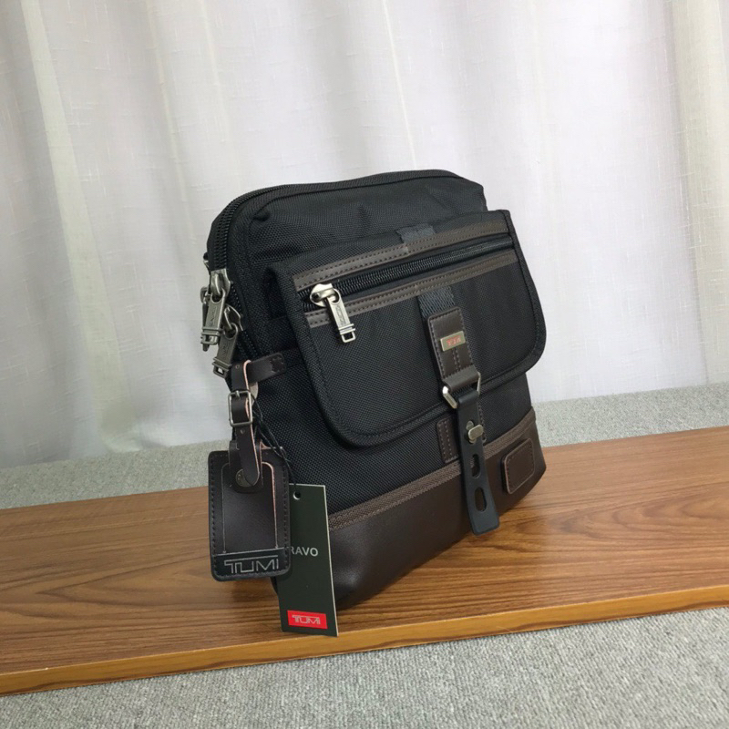 Túi Tumi đeo chéo