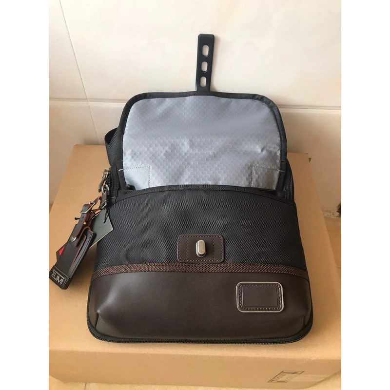 Túi Tumi đeo chéo