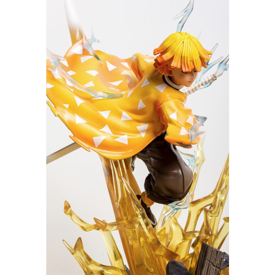 Mô hình, Figure Demon Slayer  Zenitsu Agatsuma trạng thái chiến đấu siêu đẹp có led- Fullbox Toz Store