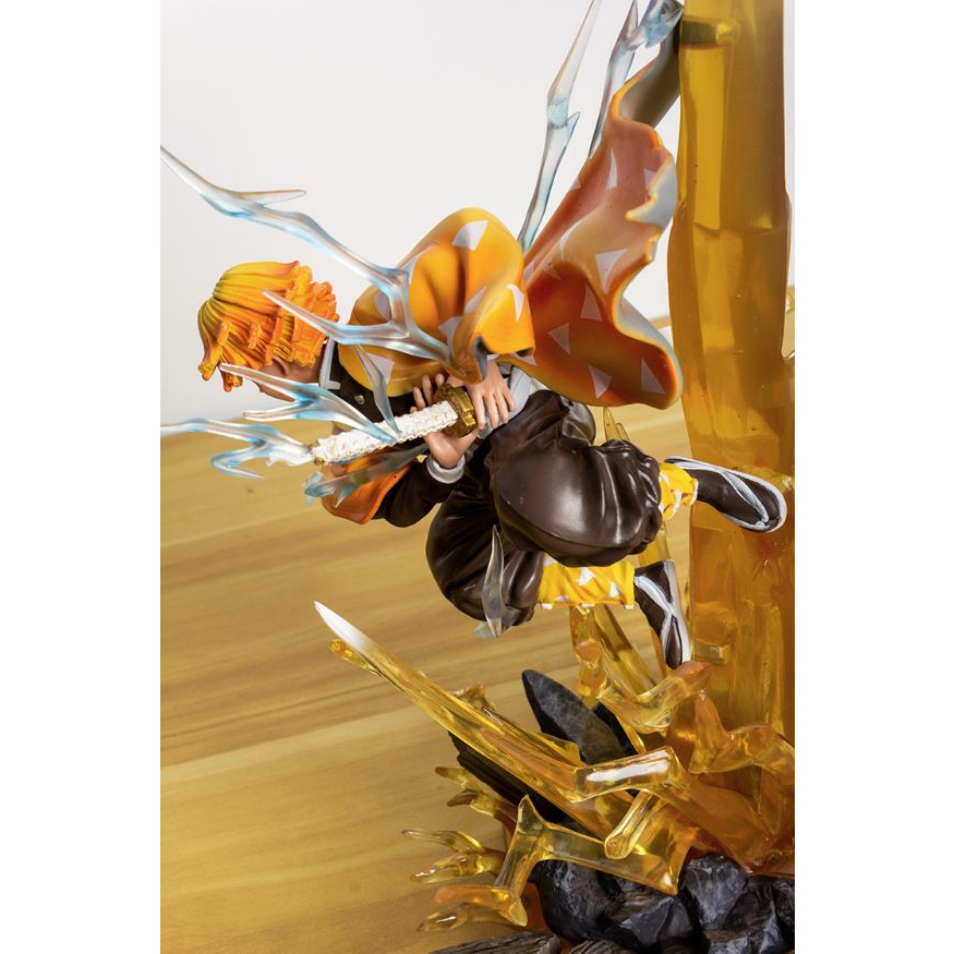 Mô hình, Figure Demon Slayer  Zenitsu Agatsuma trạng thái chiến đấu siêu đẹp có led- Fullbox Toz Store