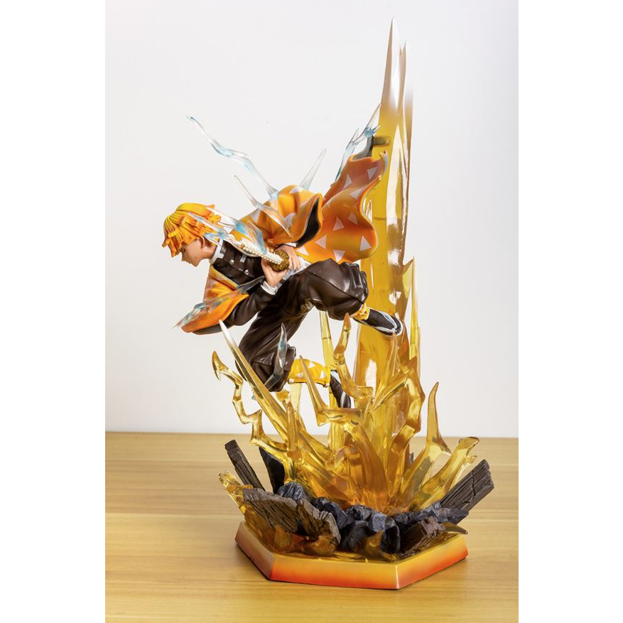 Mô hình, Figure Demon Slayer  Zenitsu Agatsuma trạng thái chiến đấu siêu đẹp có led- Fullbox Toz Store