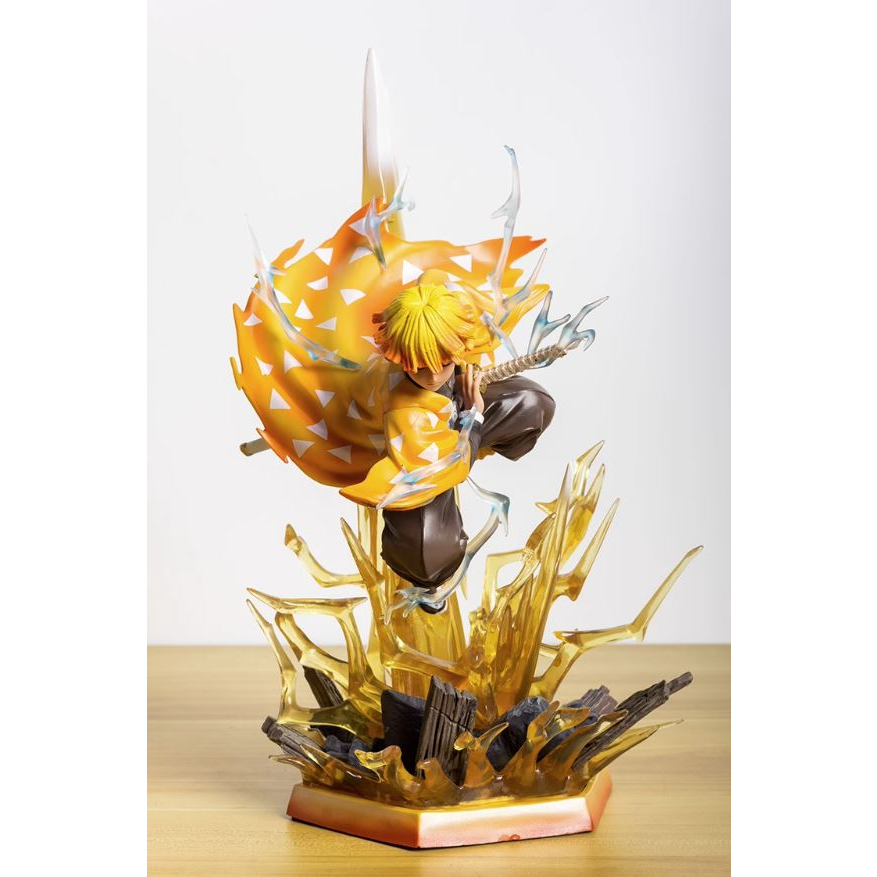 Mô hình, Figure Demon Slayer  Zenitsu Agatsuma trạng thái chiến đấu siêu đẹp có led- Fullbox Toz Store