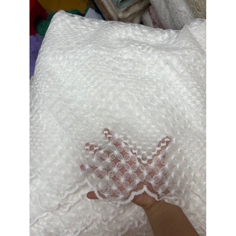 Ren lưới thêu phù hợp may áo, váy