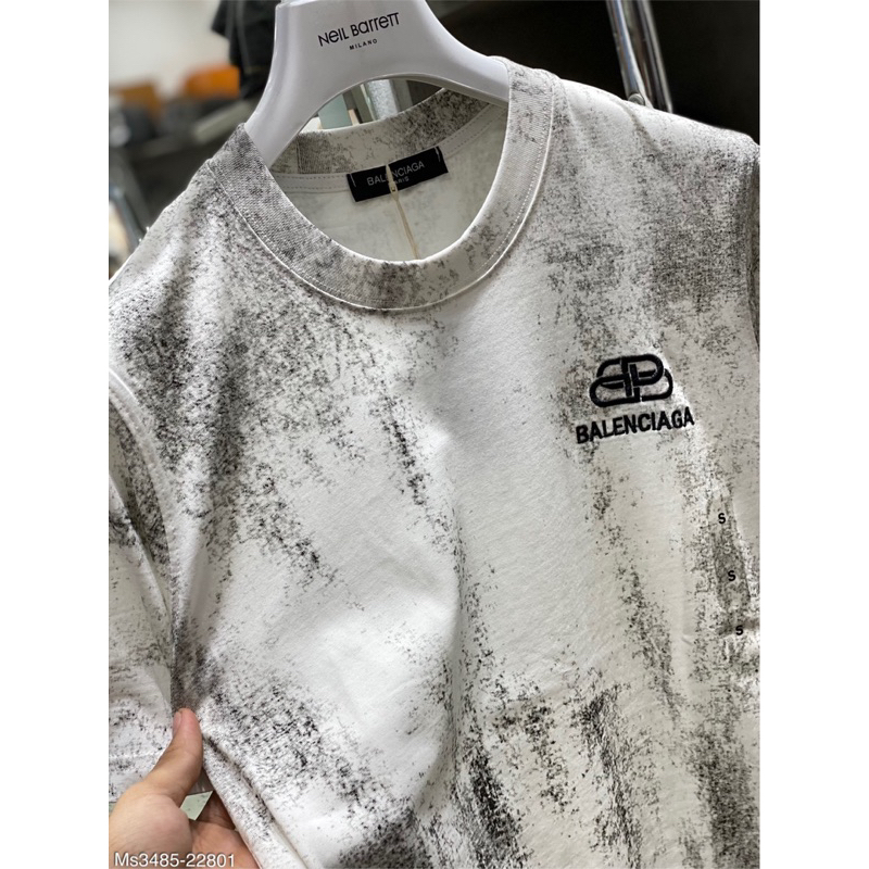 Áo phông hoạ tiết loang ,logo cực đẹp ,lên dáng cực chất