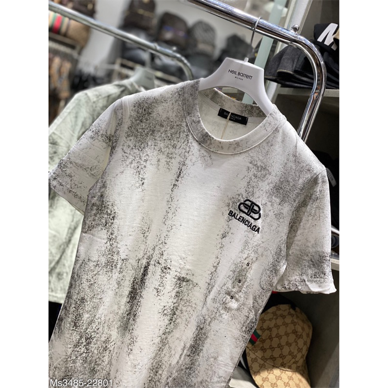 Áo phông hoạ tiết loang ,logo cực đẹp ,lên dáng cực chất