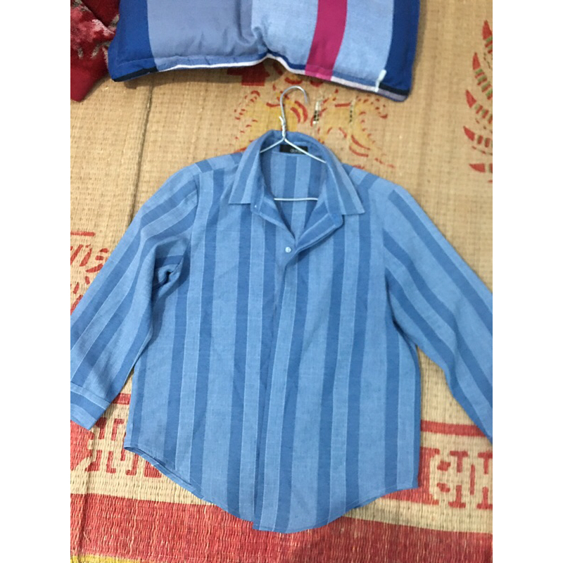 “Pass đồ” áo sơmi sọc xanh