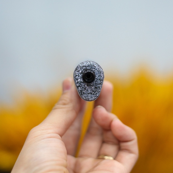 Miếng dán skin cho Avocado Baby Vaptio Pod Kit mẫu Họa tiết đen trắng