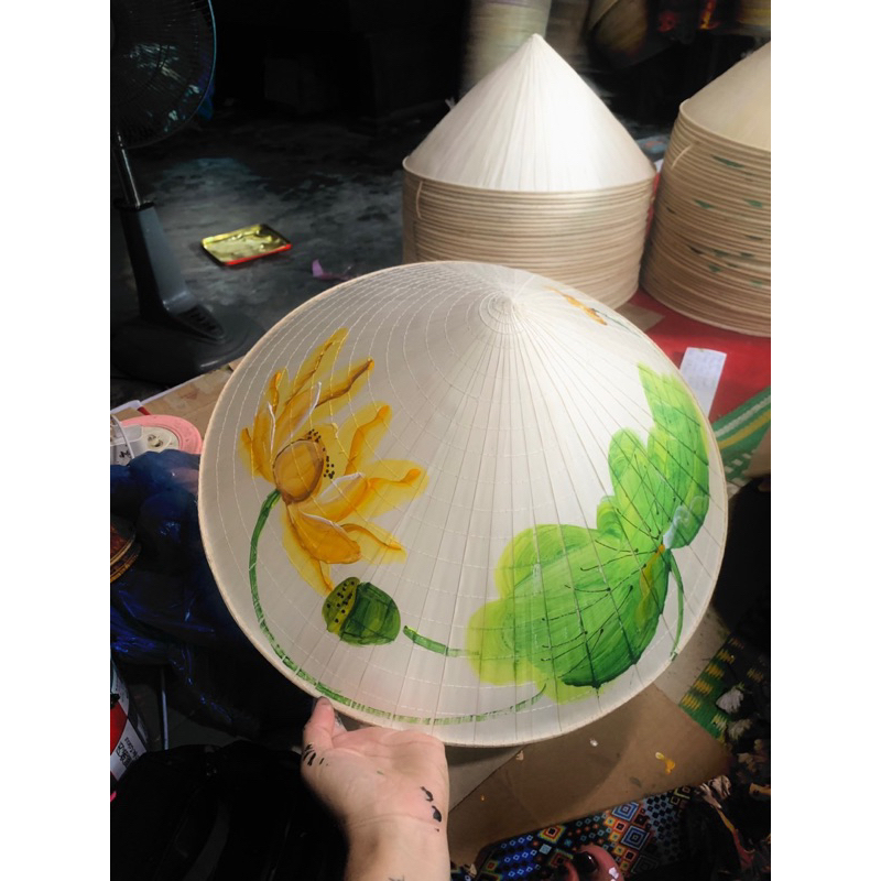 Nón lá vẽ hoạ tiết