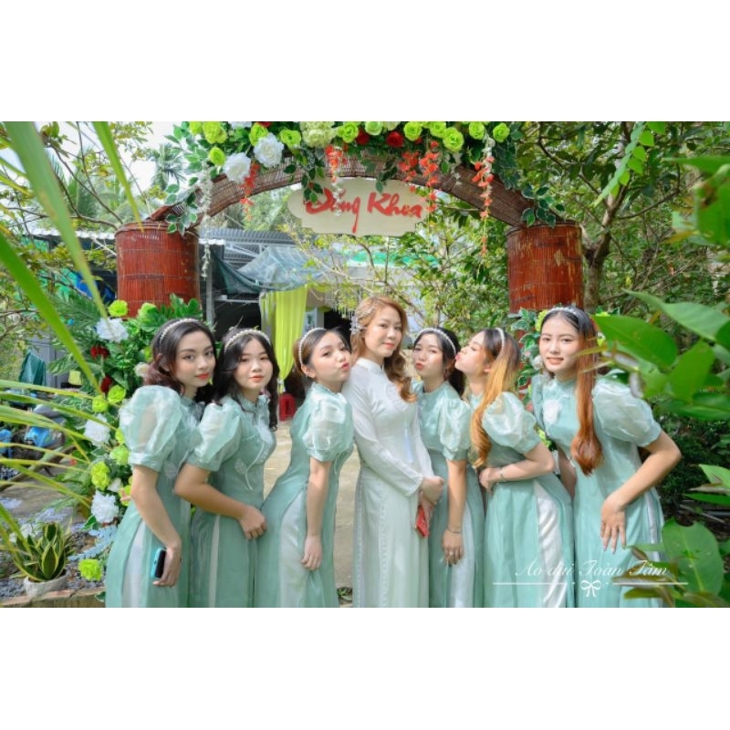 Áo dài bưng quả 90k