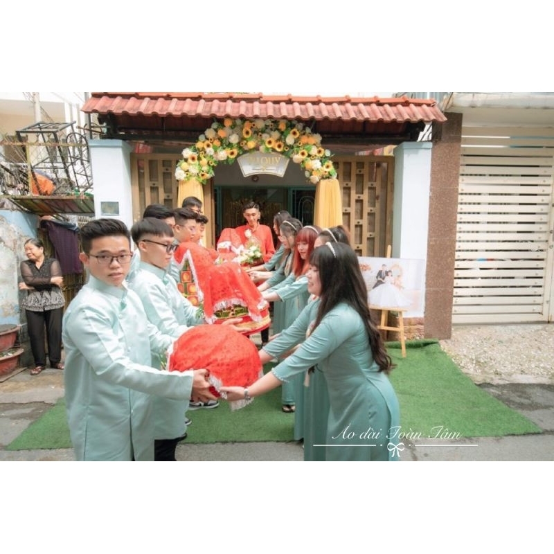 Áo dài bưng quả 90k