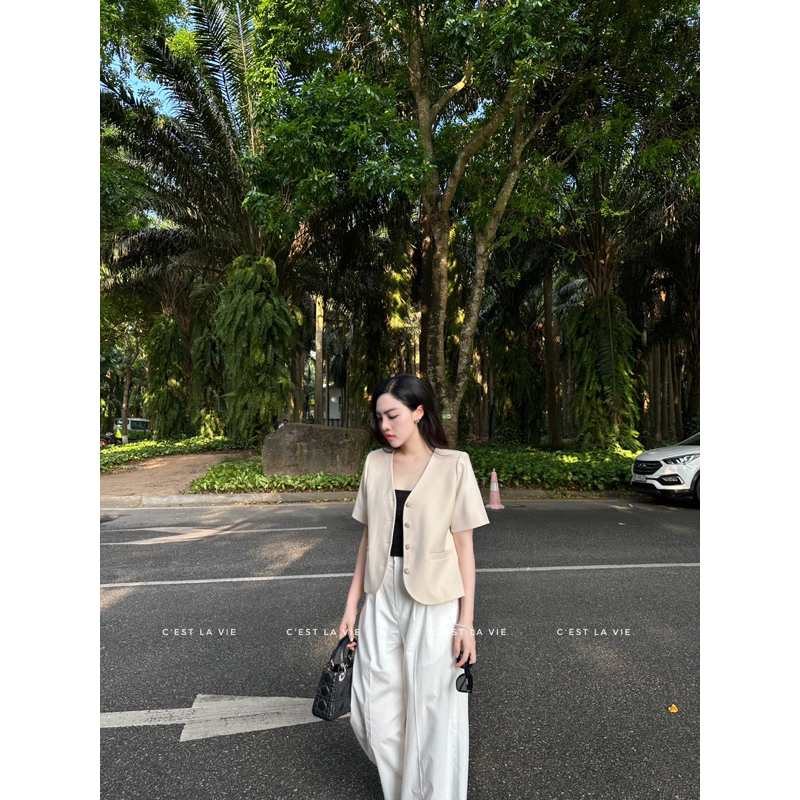 Áo blazer dáng lửng cúc đá C'est la vie