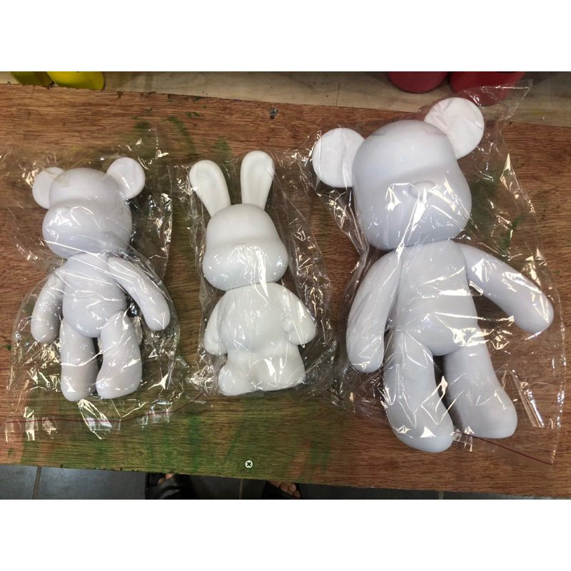 Phôi móc khóa gấu Bearbrick màu trắng 2 kiểu dáng loại mới có lỗ cắm ở chân phụ kiện DIY đổ màu tượng nhựa đồ chơi