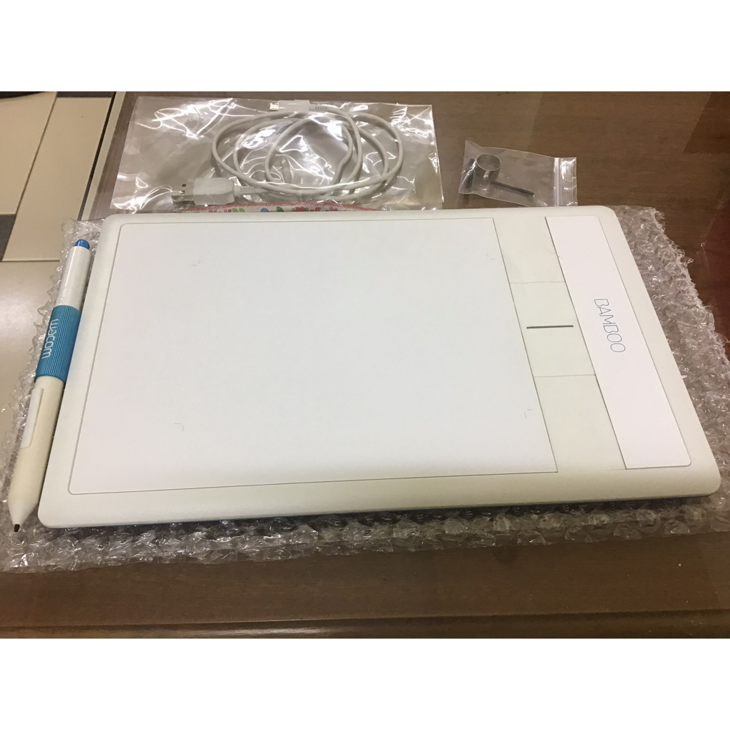 Bãng vẽ wacom baamboo cth-470 cảm ứng