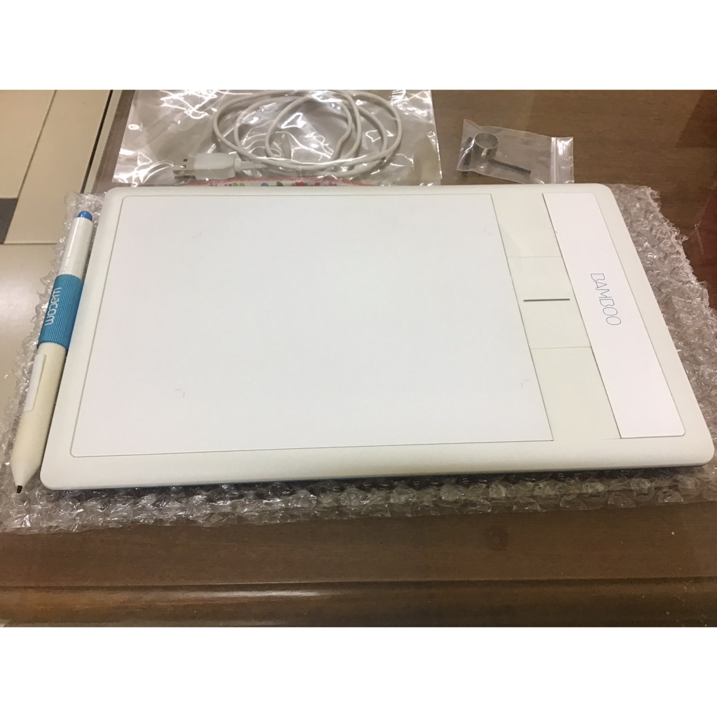 Bãng vẽ wacom baamboo cth-470 cảm ứng