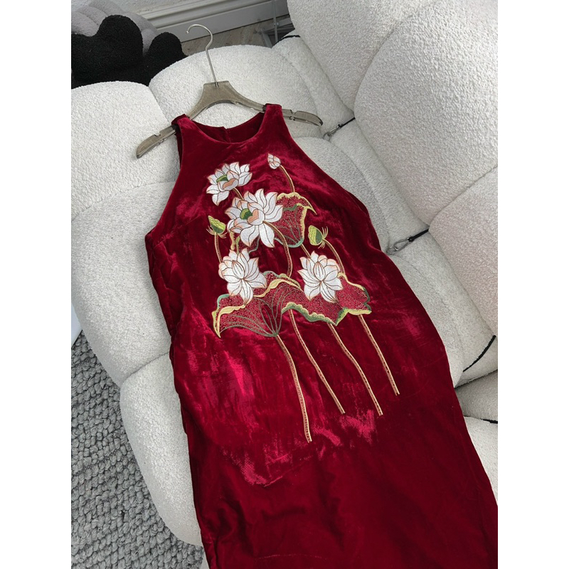 Váy nhung the thêu