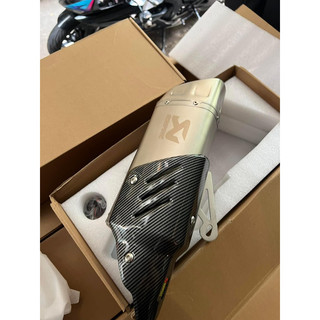 Pô akrapovic r1
