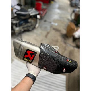 Pô akrapovic r1