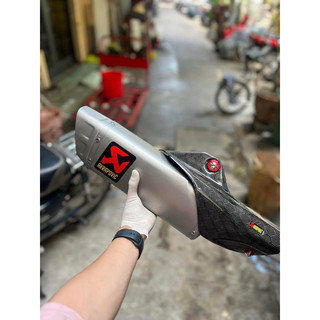 Pô akrapovic r1