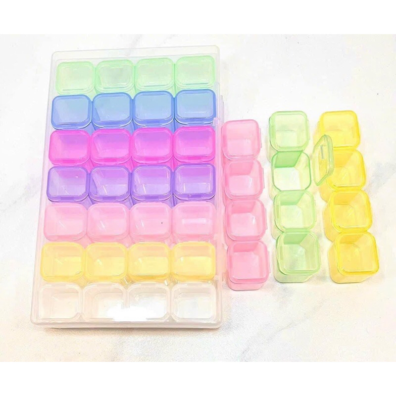 Khay nhựa 28 ô đựng đá, phụ kiện trang trí