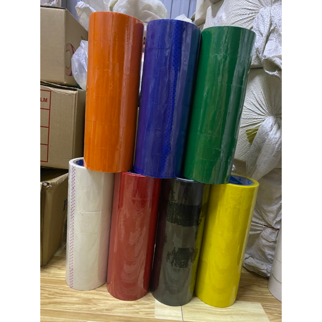 Băng keo màu dán thùng 4f8-100y gồm 7 màu xanh dương,lá, đỏ, vàng, trắng, đen, cam 1 cây 6 cuộn.