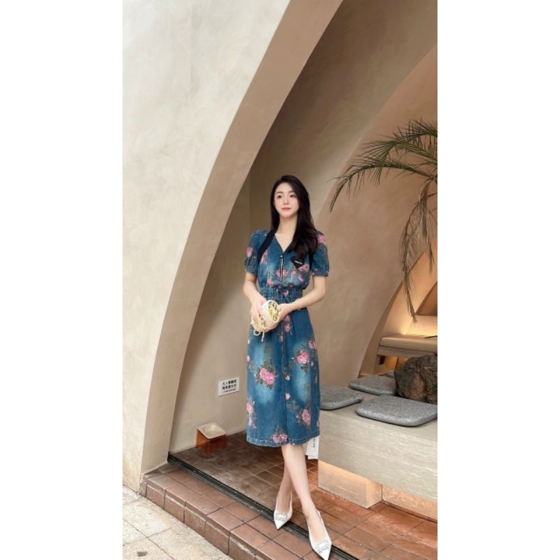 Hàng nhập - Đầm dáng ôm jean mát lạnh in hoa lá, váy bò tay ngắn cổ V khóa kéo