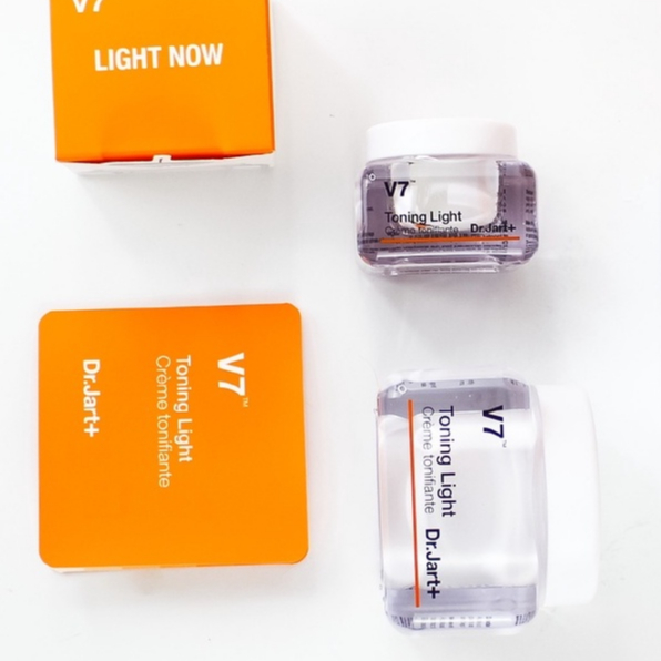 Kem dưỡng trắng da Dr.Jart+ V7 Toning Light