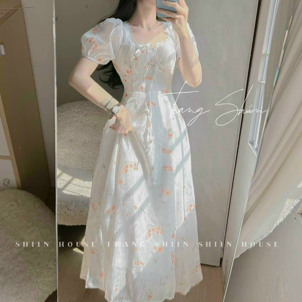Đầm voan hoa phối ren họa tiết hoa mảnh mai tôn lên sự nữ tính cho những nàng thơ